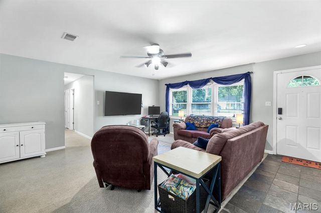 263 S Hartnett Avenue, Ferguson, MO 63135