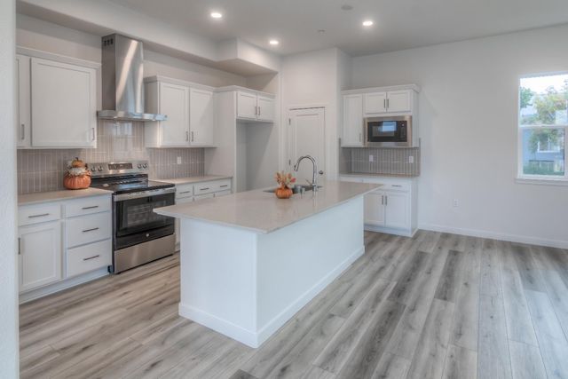 427 6th St, West Sacramento, CA 95605