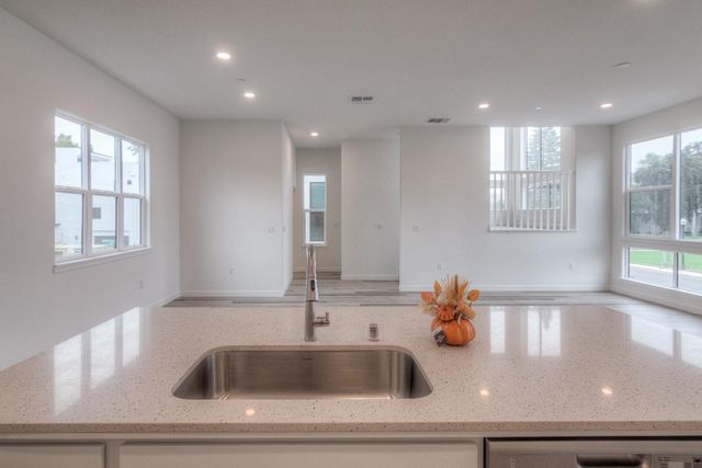 427 6th St, West Sacramento, CA 95605