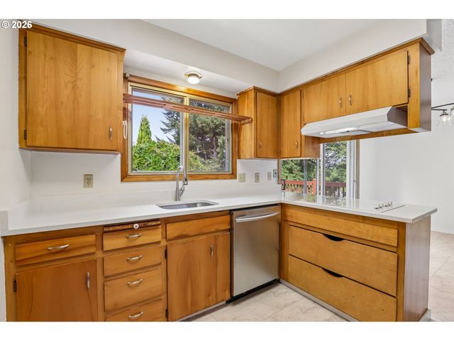 31 CEDAR GATES Rd, Longview, WA 98632
