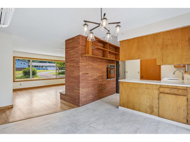 31 CEDAR GATES Rd, Longview, WA 98632