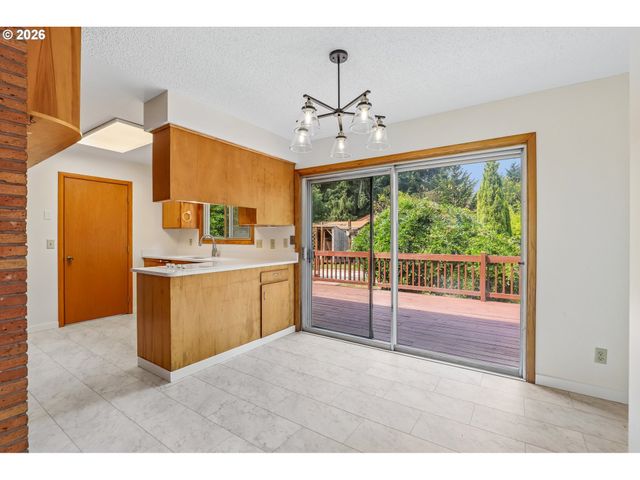 31 CEDAR GATES Rd, Longview, WA 98632