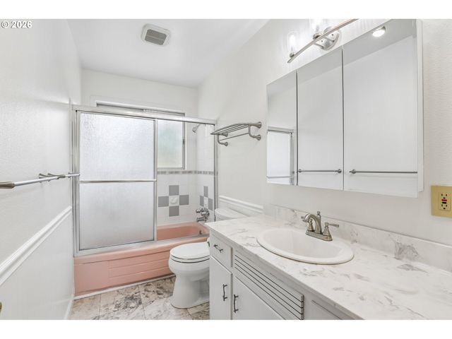 31 CEDAR GATES Rd, Longview, WA 98632