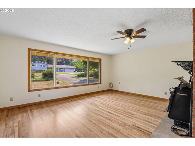 31 CEDAR GATES Rd, Longview, WA 98632