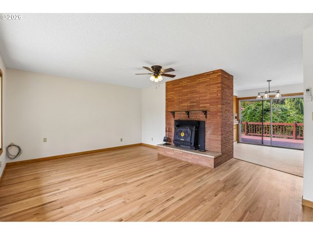 31 CEDAR GATES Rd, Longview, WA 98632
