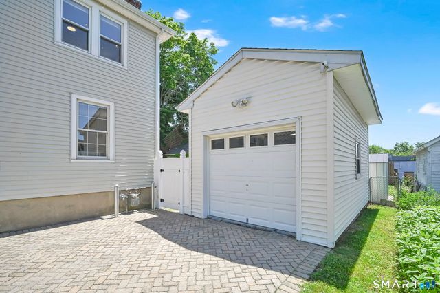 107 Washington Circle, West Hartford, CT 06119