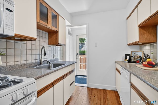 107 Washington Circle, West Hartford, CT 06119