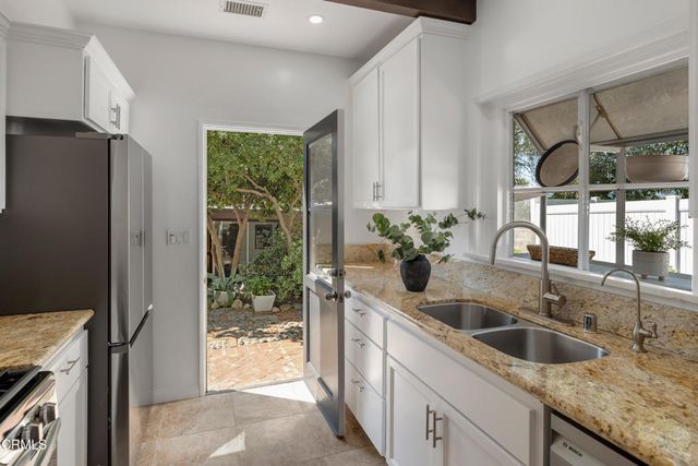 3269 Summit Avenue, Altadena, CA 91001