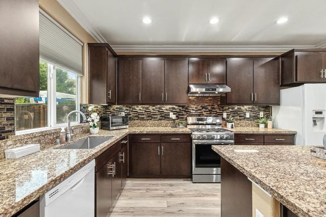 18383 Dalton Ct, Lathrop, CA 95330