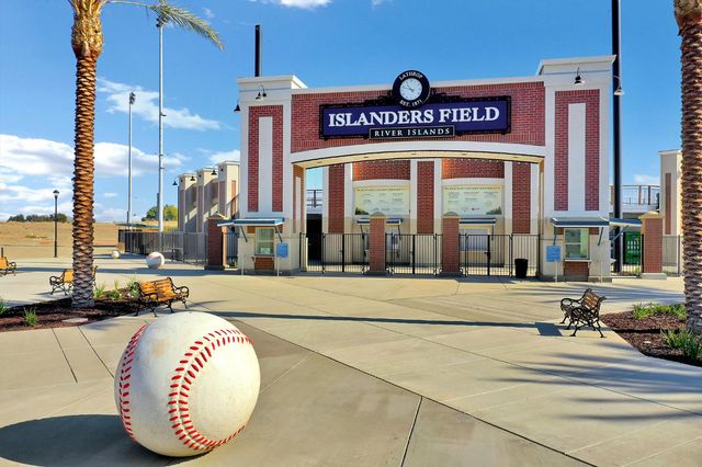 18383 Dalton Ct, Lathrop, CA 95330