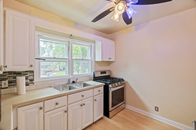 2823 Holcomb Avenue, Des Moines, IA 50310