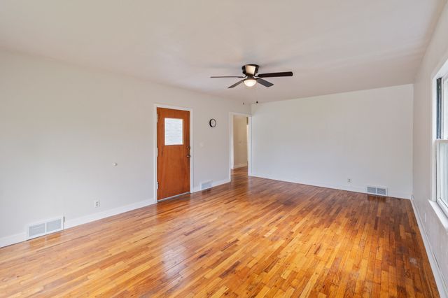 2823 Holcomb Avenue, Des Moines, IA 50310