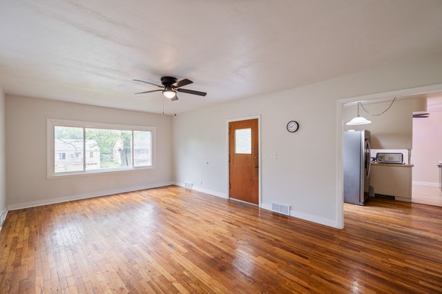 2823 Holcomb Avenue, Des Moines, IA 50310