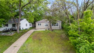 2823 Holcomb Avenue, Des Moines, IA 50310