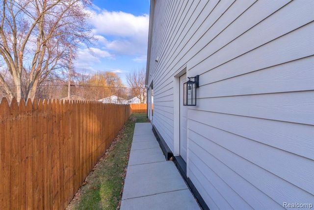22664 Colgate Street, Farmington, MI 48336