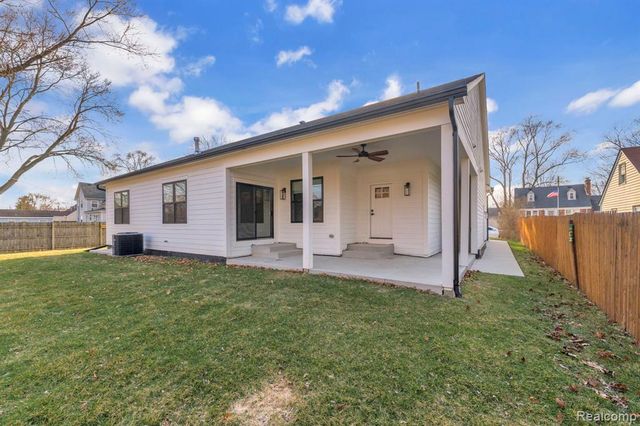 22664 Colgate Street, Farmington, MI 48336