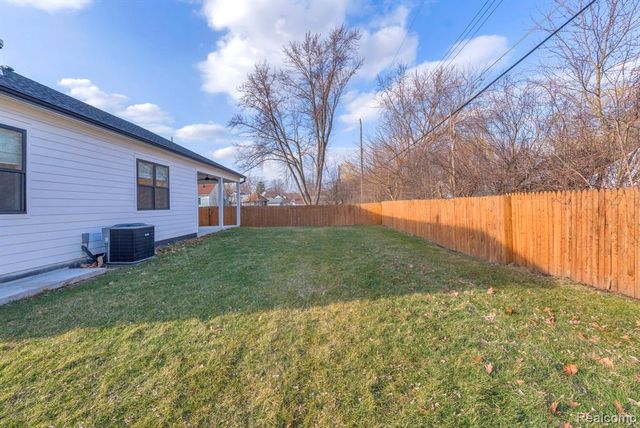 22664 Colgate Street, Farmington, MI 48336