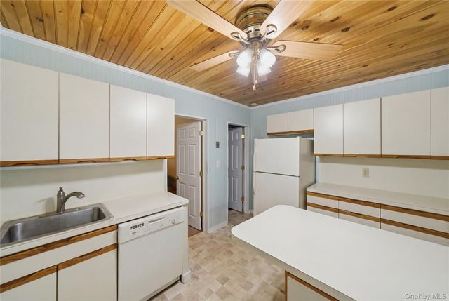 6661 74th Street, Middle Village, NY 11379