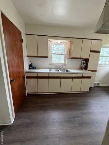 29142 Rosewood Street, Inkster, MI 48141