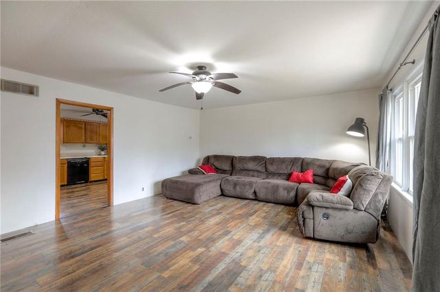 406 E Washington Street, Windsor, MO 65360