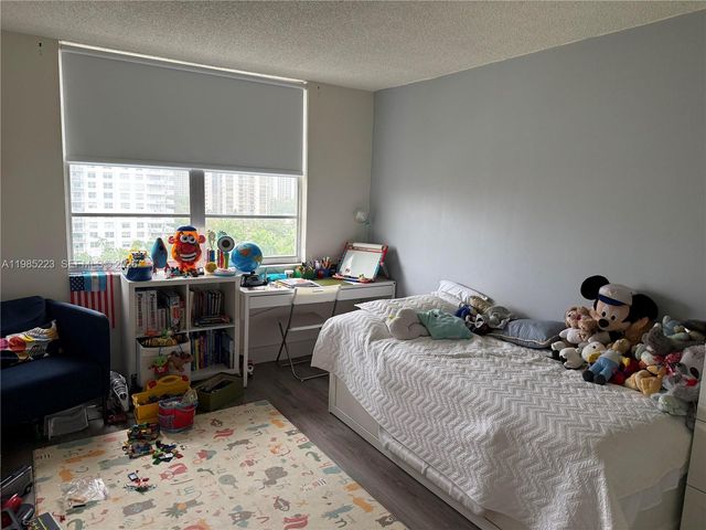 2801 NE 183rd St 912W, Aventura, FL 33160