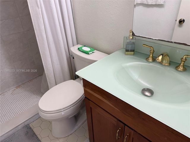 2801 NE 183rd St 912W, Aventura, FL 33160