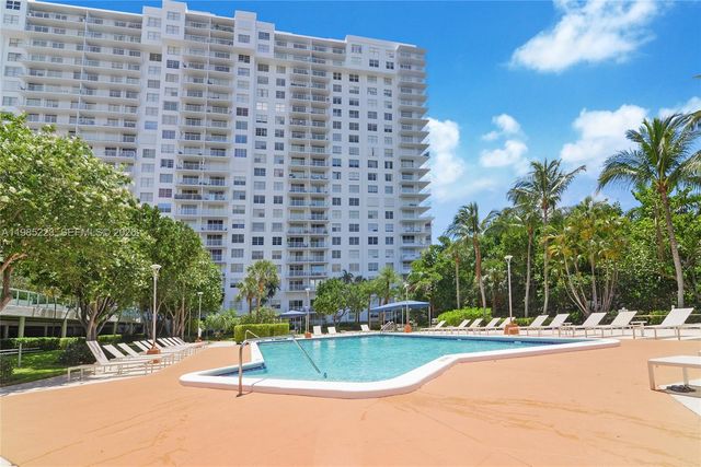 2801 NE 183rd St 912W, Aventura, FL 33160