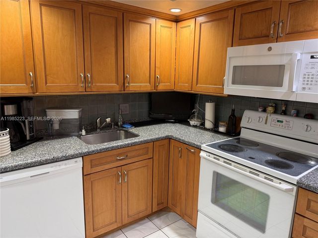 2801 NE 183rd St 912W, Aventura, FL 33160