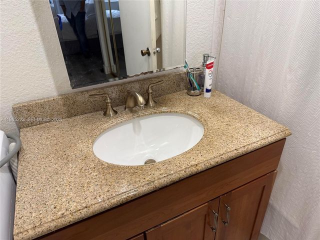 2801 NE 183rd St 912W, Aventura, FL 33160