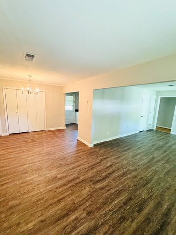 816 Lakeside Drive, Mesquite, TX 75149