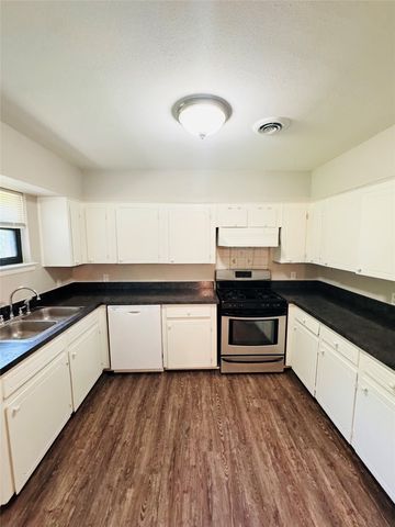 816 Lakeside Drive, Mesquite, TX 75149