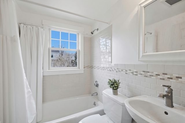 8 Freemont St, Lexington, MA 02421