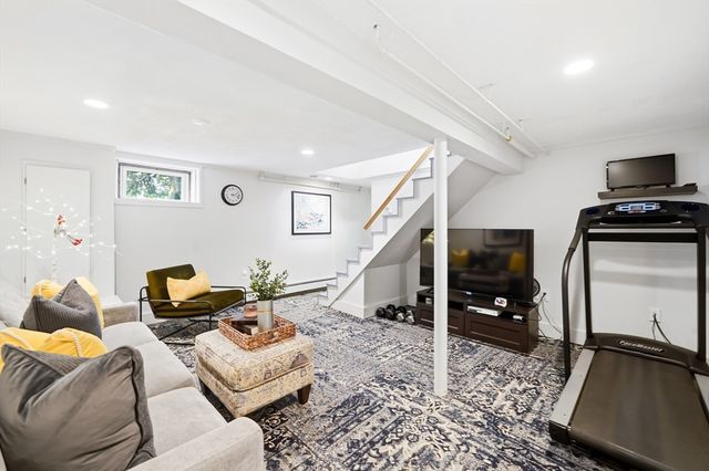 8 Freemont St, Lexington, MA 02421