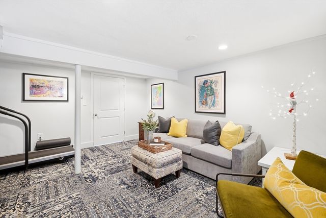 8 Freemont St, Lexington, MA 02421