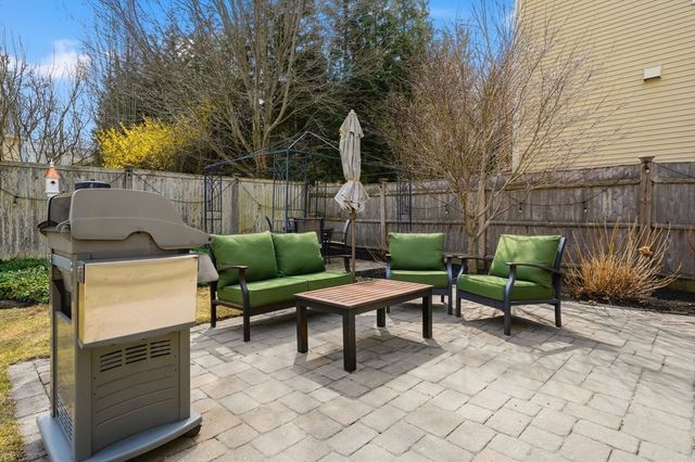 8 Freemont St, Lexington, MA 02421