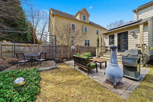 8 Freemont St, Lexington, MA 02421