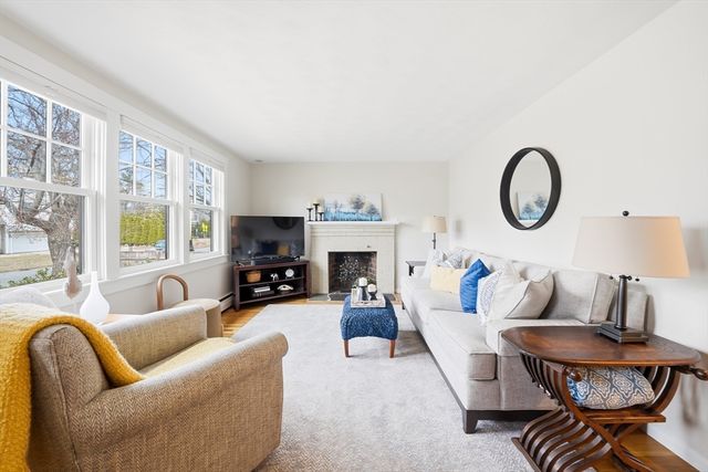 8 Freemont St, Lexington, MA 02421