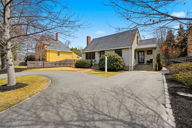 8 Freemont St, Lexington, MA 02421