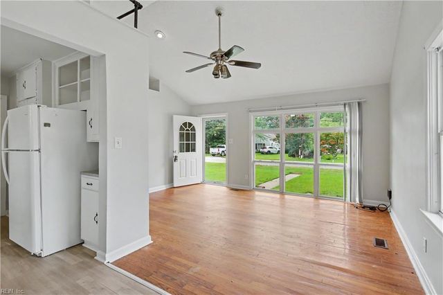 206 Pine Grove RD, Newport News, VA 23601