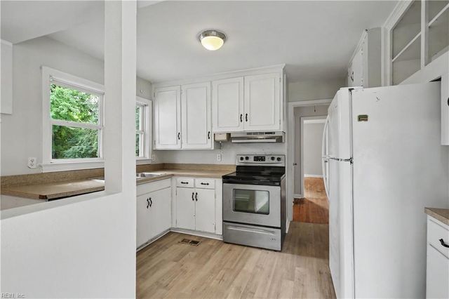 206 Pine Grove RD, Newport News, VA 23601
