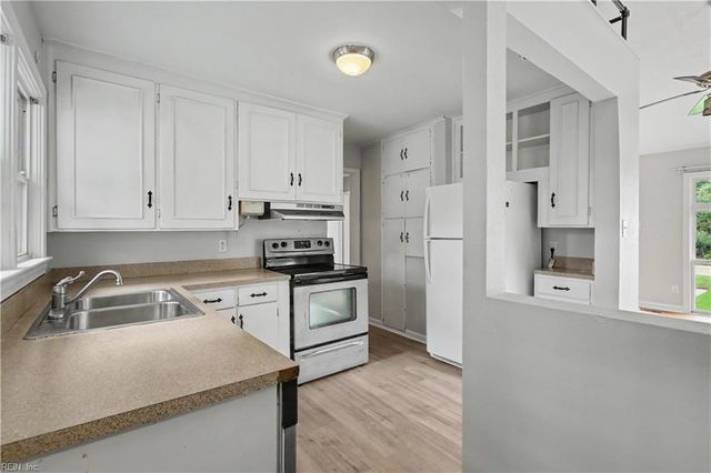 206 Pine Grove RD, Newport News, VA 23601