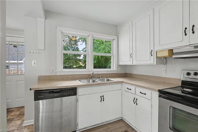 206 Pine Grove RD, Newport News, VA 23601
