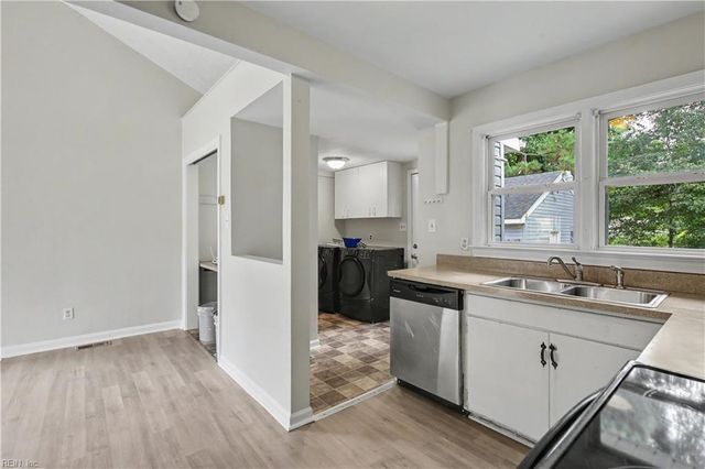 206 Pine Grove RD, Newport News, VA 23601