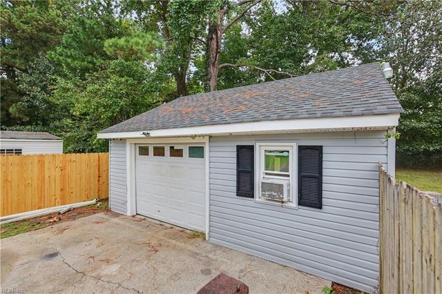 206 Pine Grove RD, Newport News, VA 23601