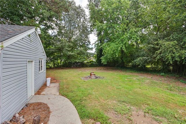 206 Pine Grove RD, Newport News, VA 23601