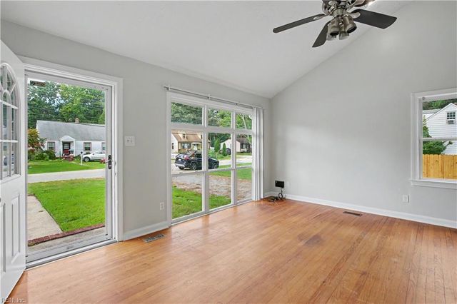 206 Pine Grove RD, Newport News, VA 23601