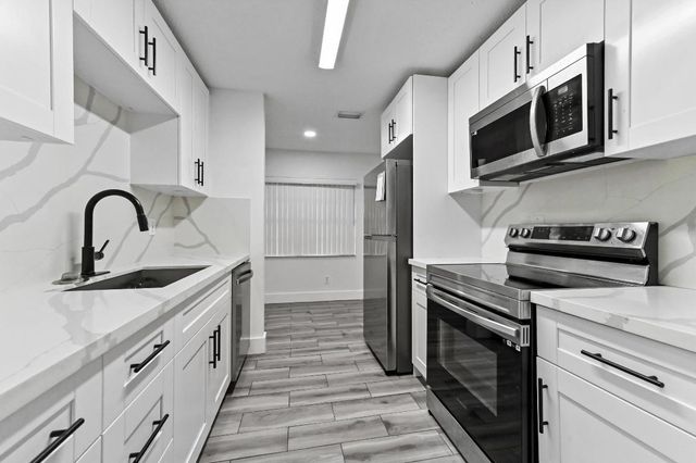 1390 Summit Run Circle, West Palm Beach, FL 33415