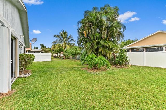 1390 Summit Run Circle, West Palm Beach, FL 33415