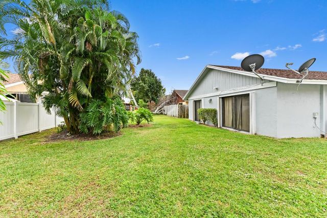 1390 Summit Run Circle, West Palm Beach, FL 33415