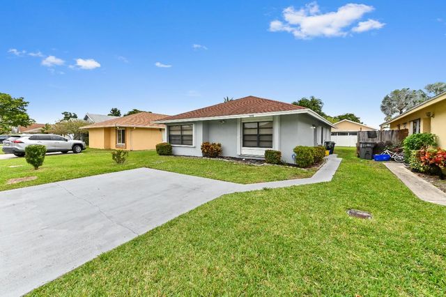 1390 Summit Run Circle, West Palm Beach, FL 33415
